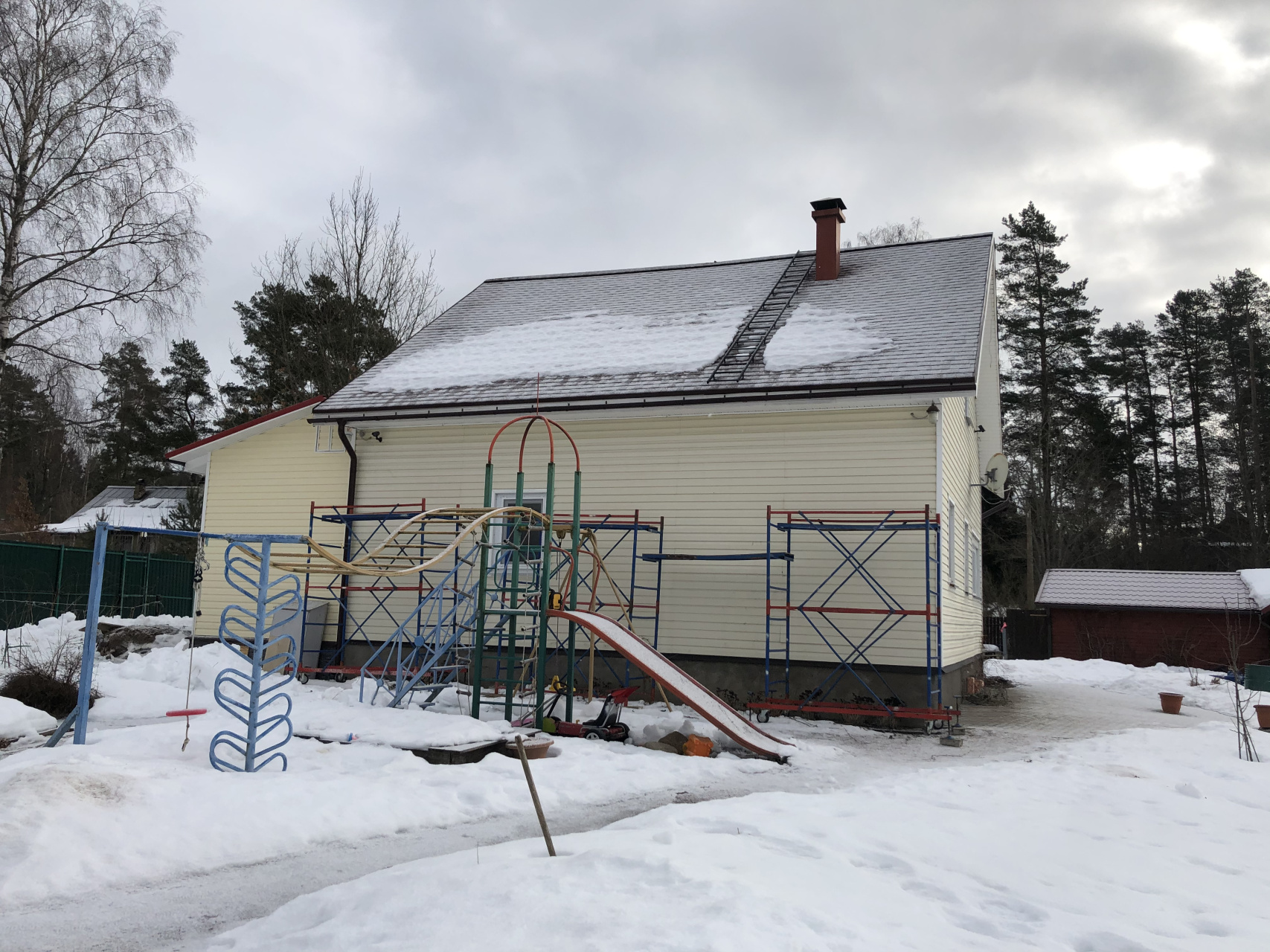 Качественная отделка дома сайдингом в поселке Ильичево - магазин НеваСтрой  СПб